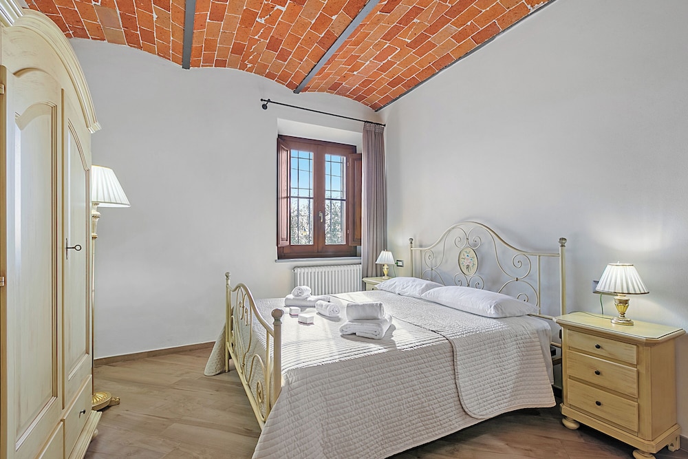 Family Apartment, Multiple Bedrooms, 2 Bathrooms (Great Panoramic View Pino Pool&Relax)
