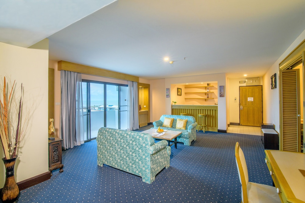 Executive Ocean View Suites - Photo 3
