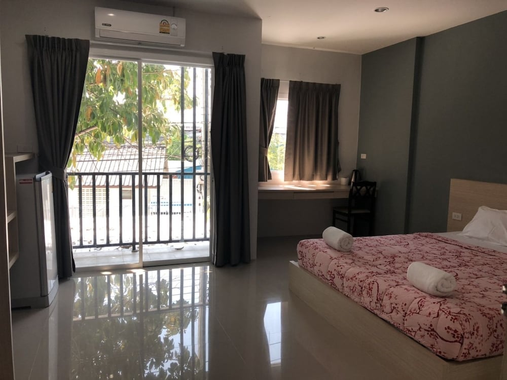 Superior Room, 1 King Bed photo 1