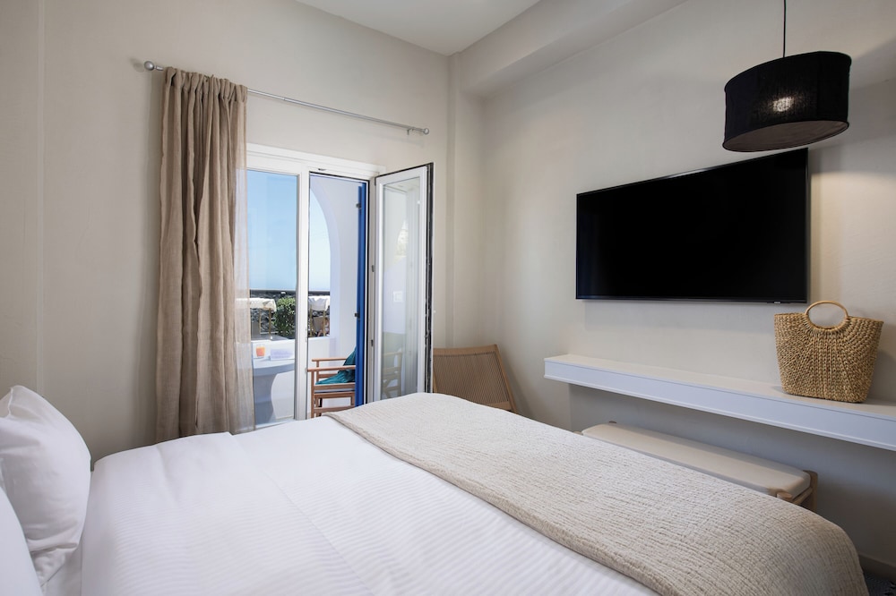 Comfort Room, Pool View - Photo 8