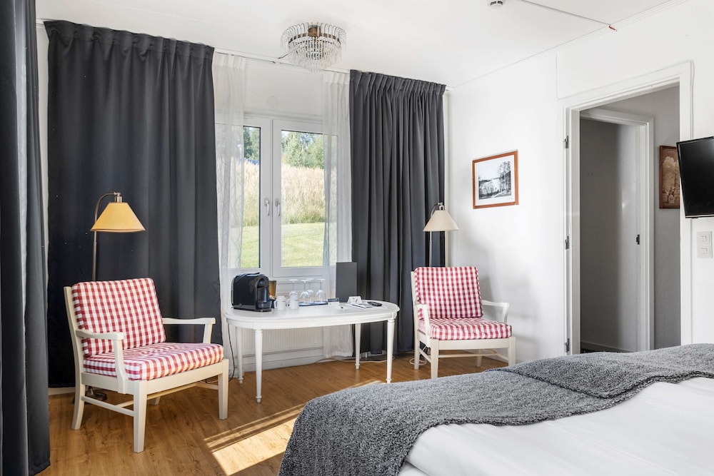 Junior Suite, 1 King Bed, Non Smoking (Bunk beds) photo 3