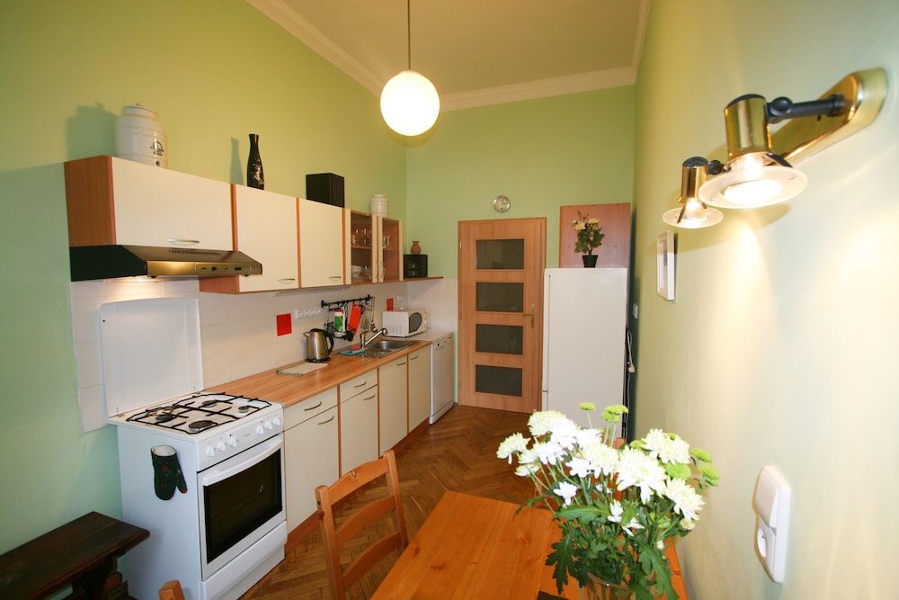 Apartment photo 2