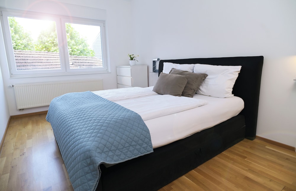 Luxury Penthouse, 1 King Bed, Balcony, City View