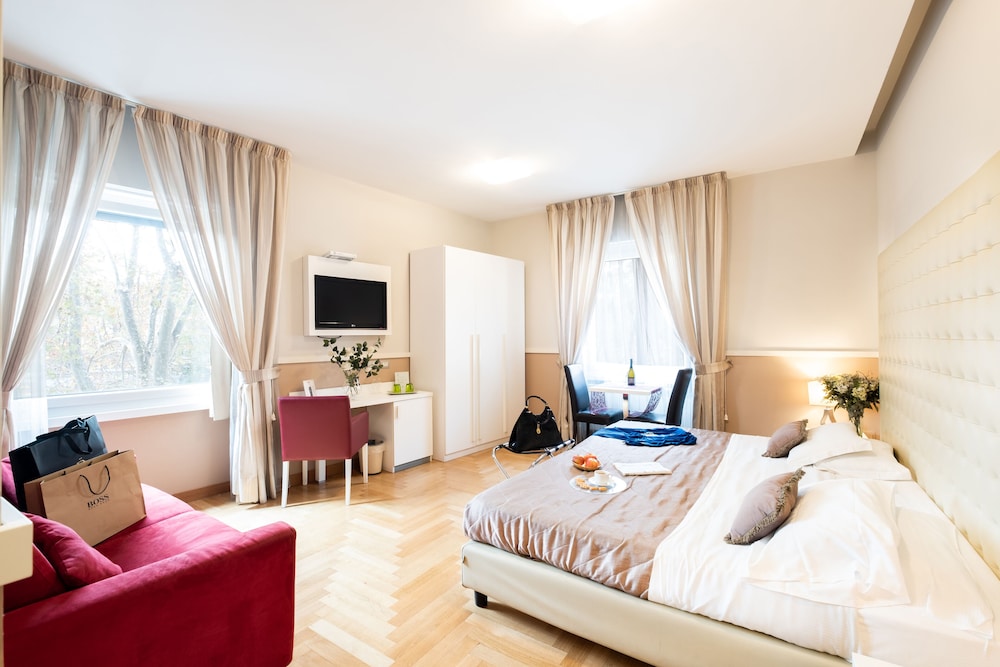 Deluxe Double Room, River View (Breakfast at Navona Street Hotel) photo 3