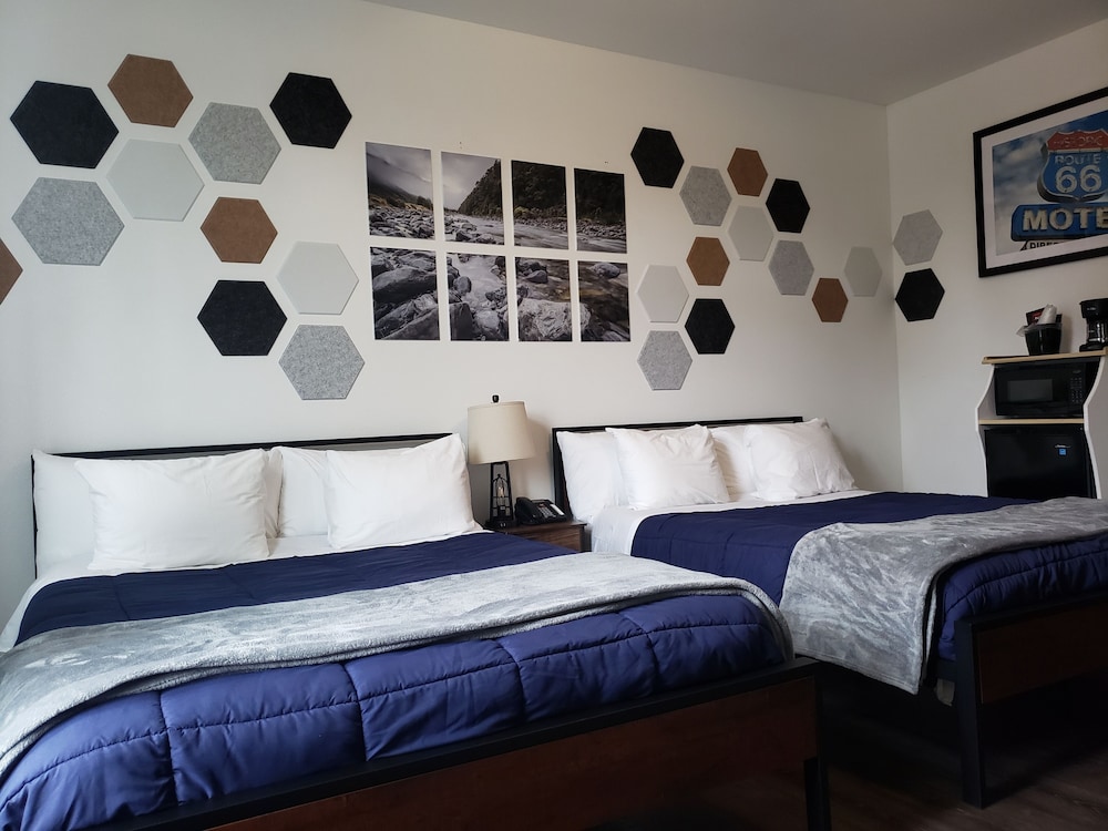 Standard Single Room, 2 Queen Beds photo 1