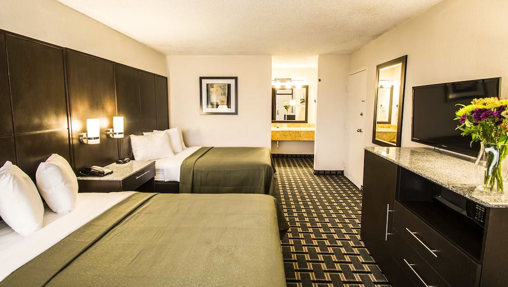 Standard Room, 2 Double Beds - Photo 4