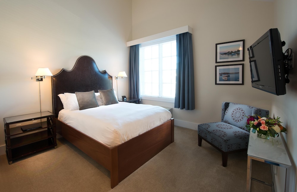 Room, 1 Queen Bed (Portside, ADA) photo 1