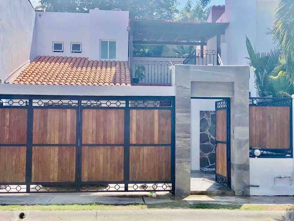 House, 4 Bedrooms, Balcony