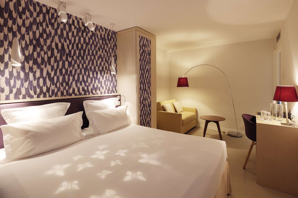 2 Adjacent Rooms (5pax)