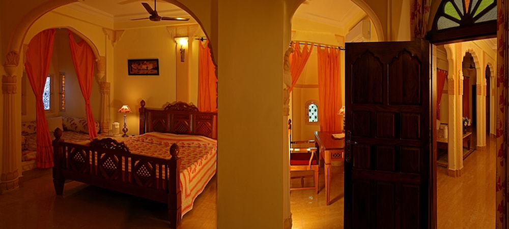 Standard Room, 1 Queen Bed - Photo 13