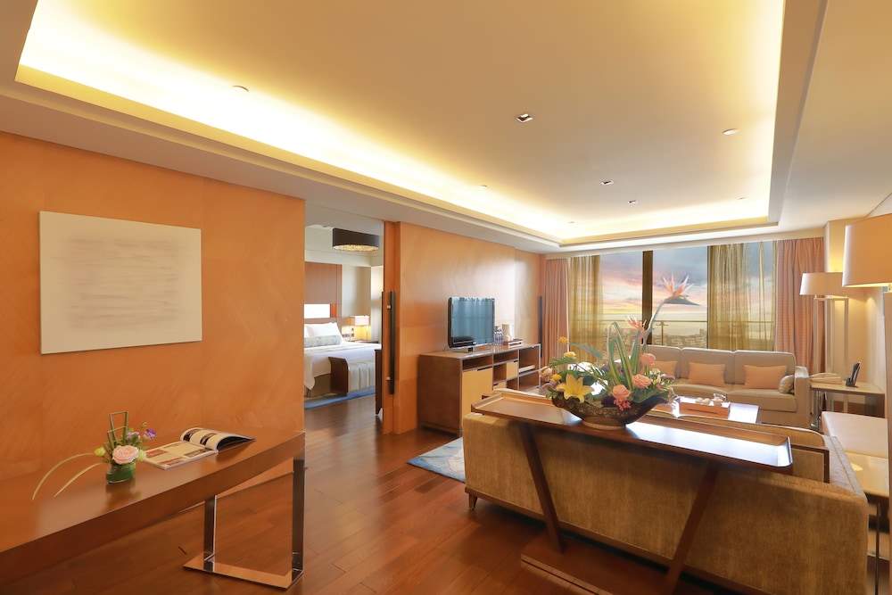 Deluxe VIP Seaview Suite - Photo 3