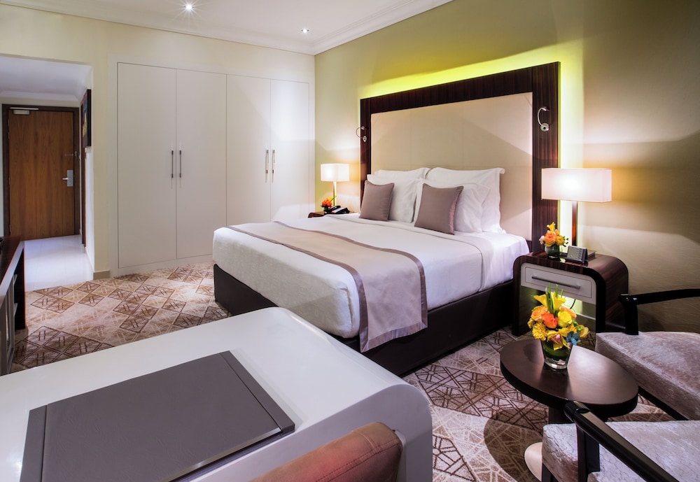 Classic Room, 1 King Bed photo 3