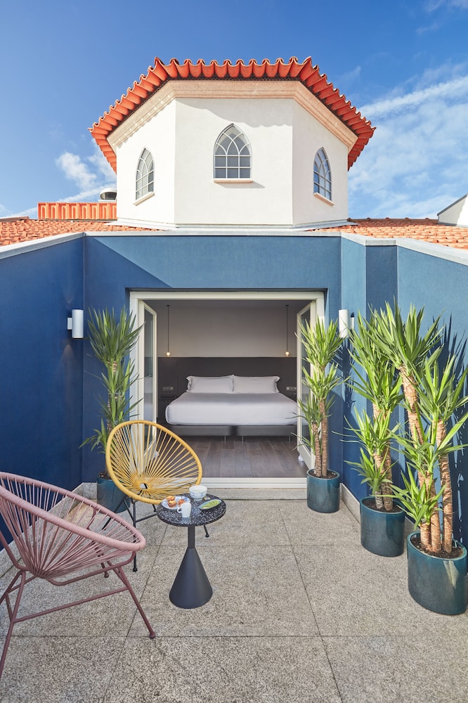 Suite, Balcony, City View - Photo 6