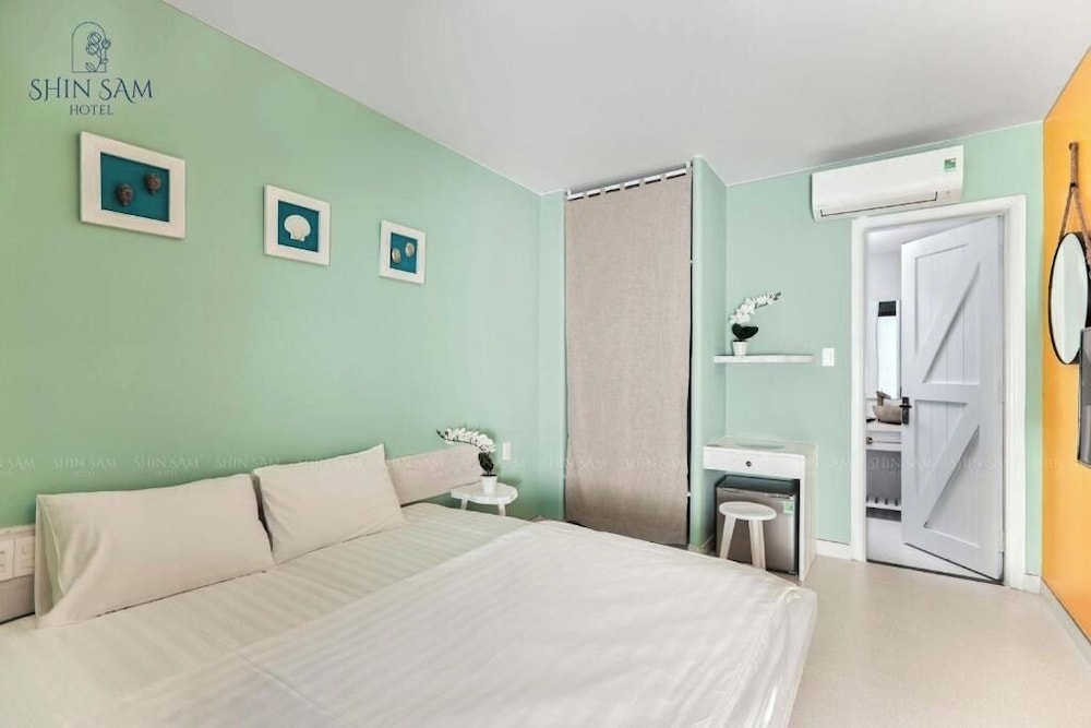 Deluxe Room, Balcony