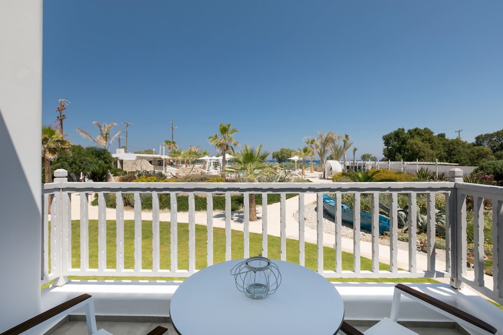 Villa (Split Level Sea or Garden View) photo 2