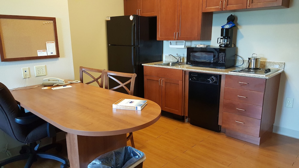 Suite, 1 Bedroom, Accessible - Photo 5