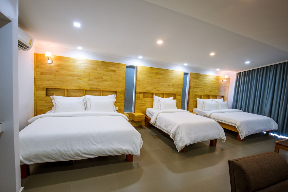 Family Suite, Multiple Beds, Balcony, Pool View