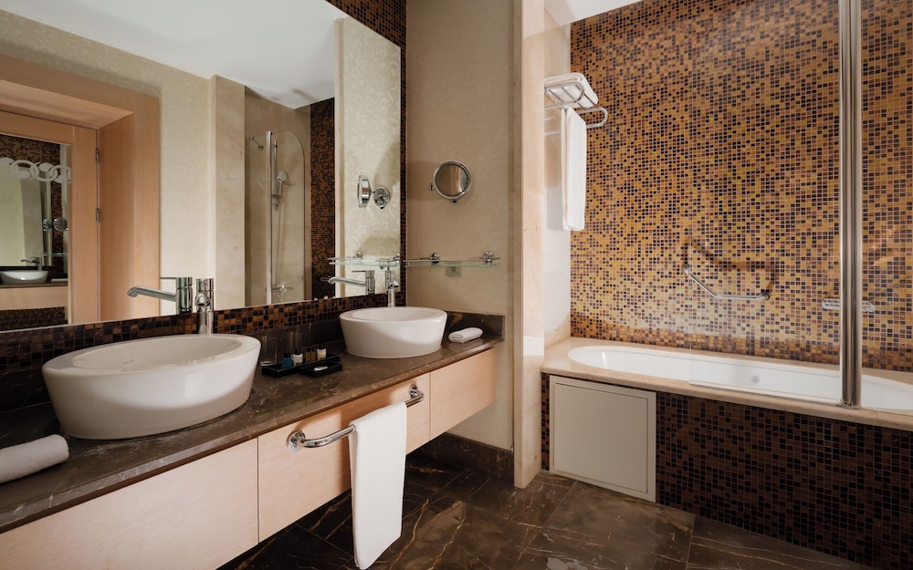 Three Bedroom Deluxe Residential Suite photo 2