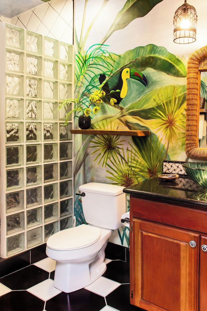 Deluxe Condo, Ensuite, Beach View (Beach Front 1st Floor) photo 2