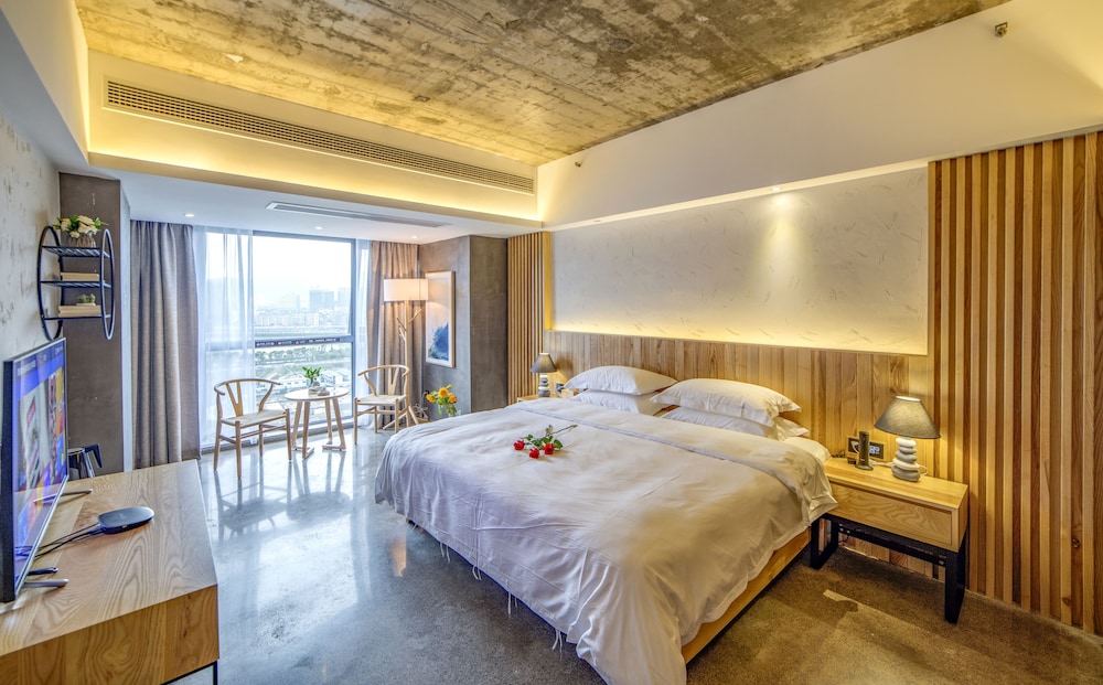 Deluxe Room, 1 King Bed