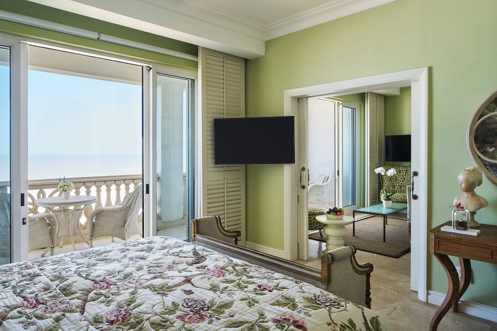 Luxury Sea Facing Suite - Photo 20