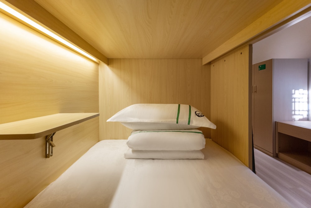Economy Shared Dormitory, Men only photo 3