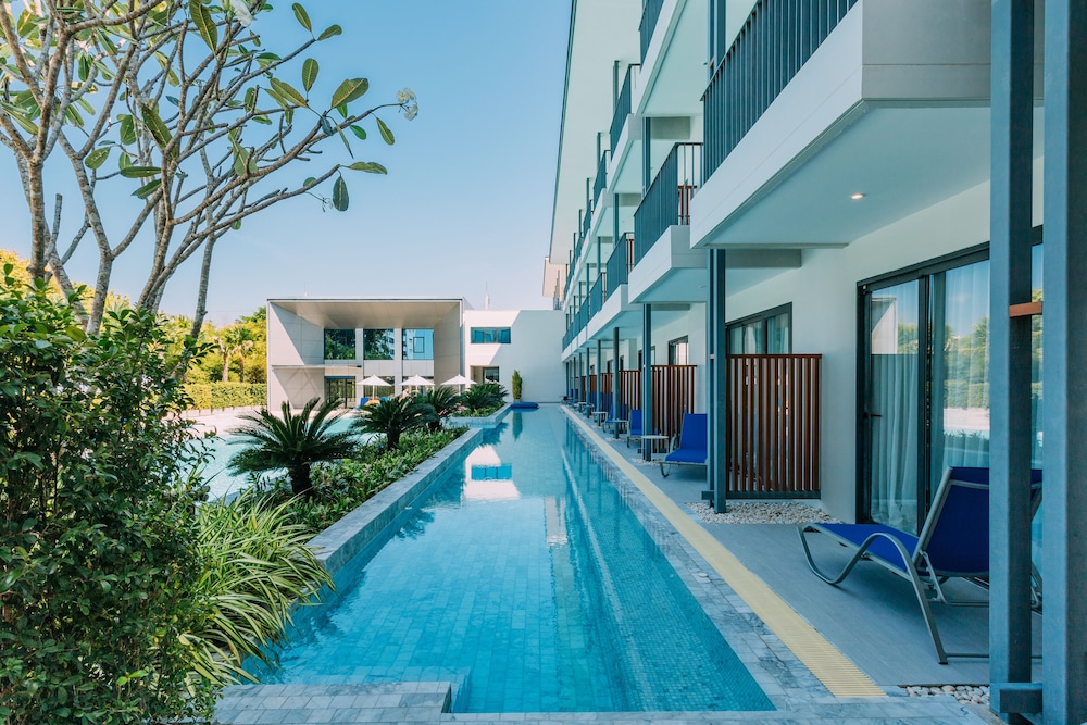 Deluxe Pool Access Room - Photo 4