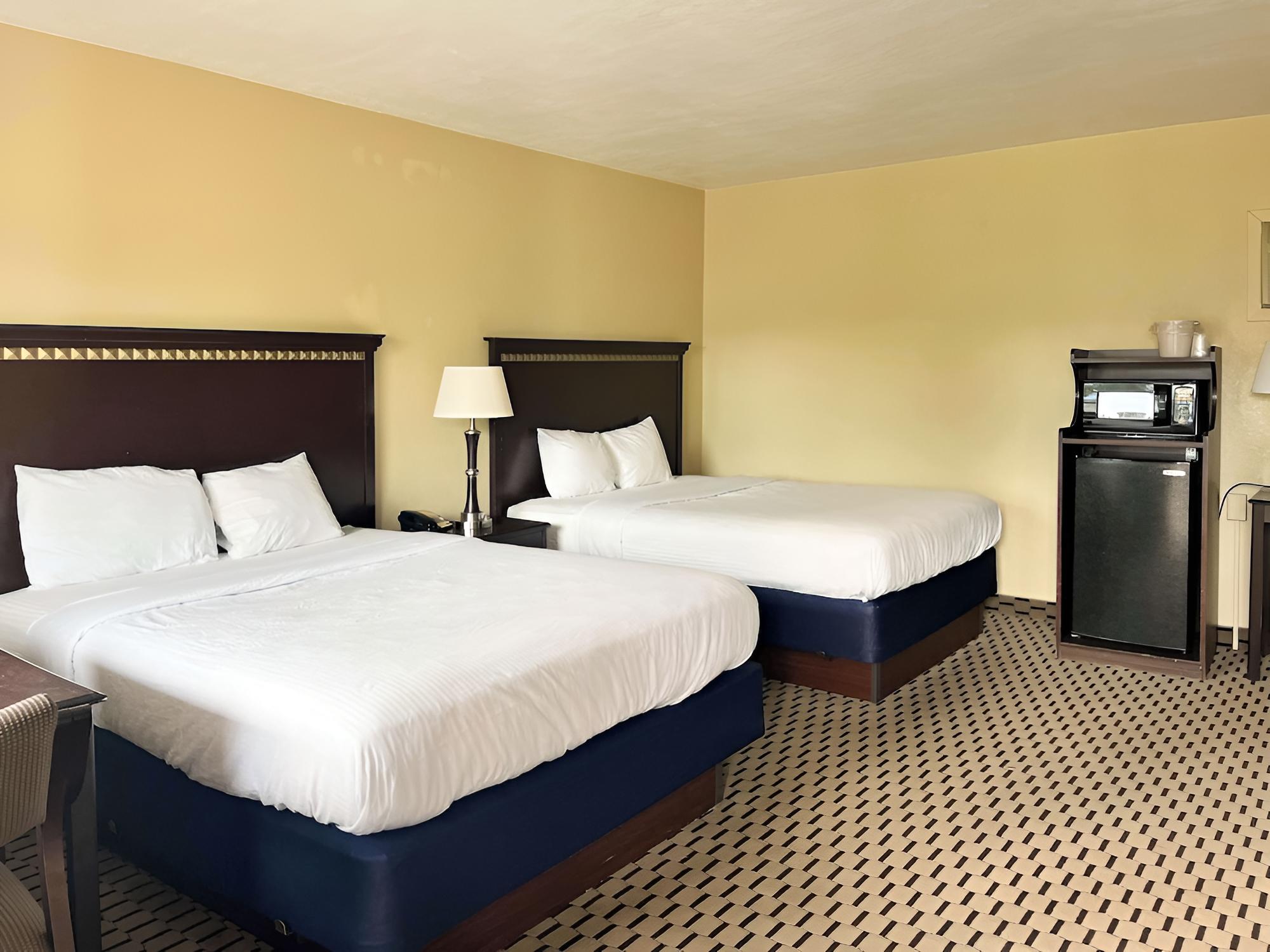 Standard Room, 2 Queen Beds, Non Smoking, Refrigerator & Microwave photo 1