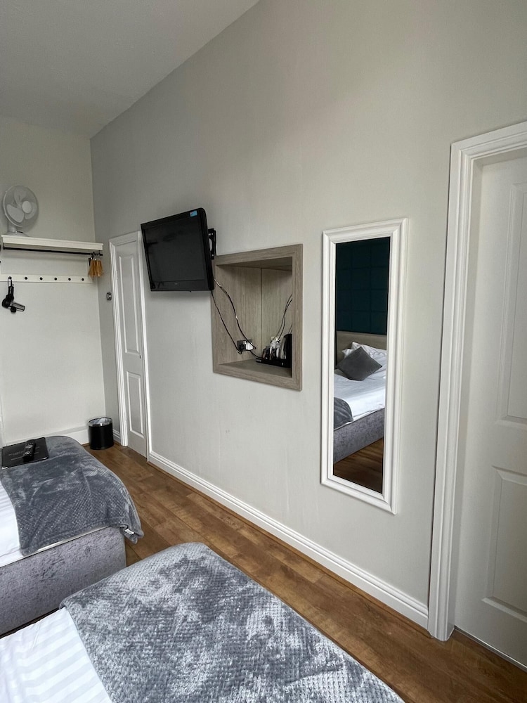 Twin Room, Ensuite - Photo 7