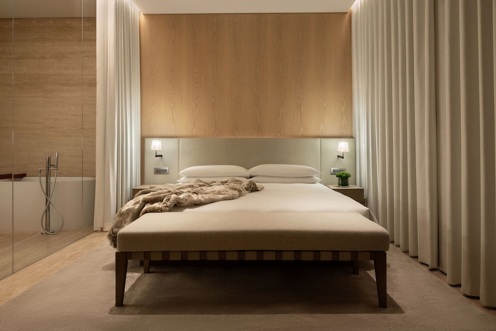 Superior Suite, 1 Bedroom, Balcony - Photo 7