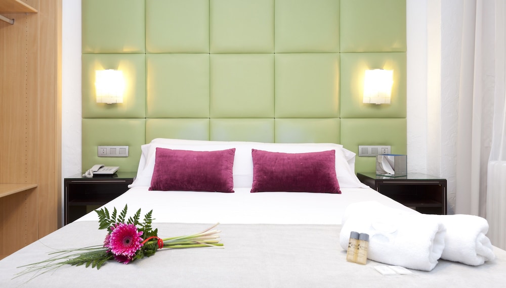 Standard Double or Twin Room - Photo 3
