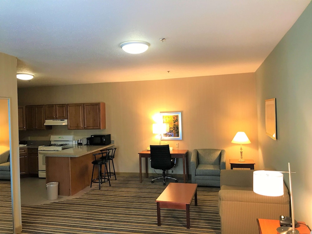 Suite, 1 King Bed, Non Smoking, Kitchen - Photo 1