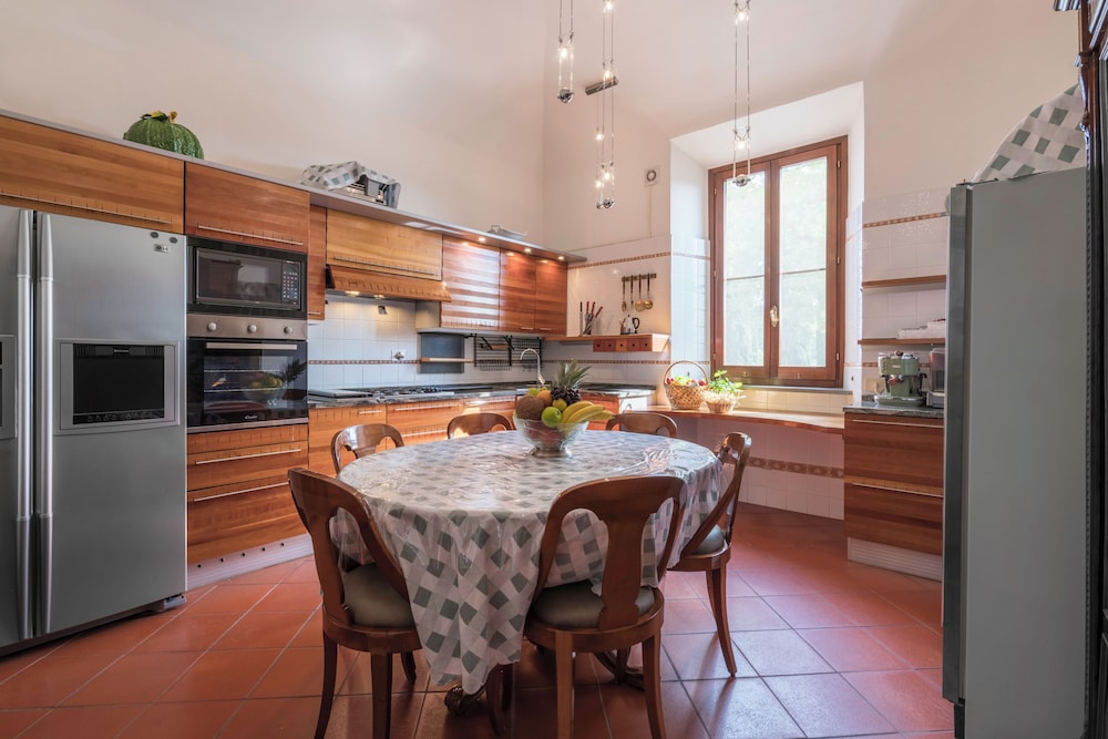 Villa photo 2