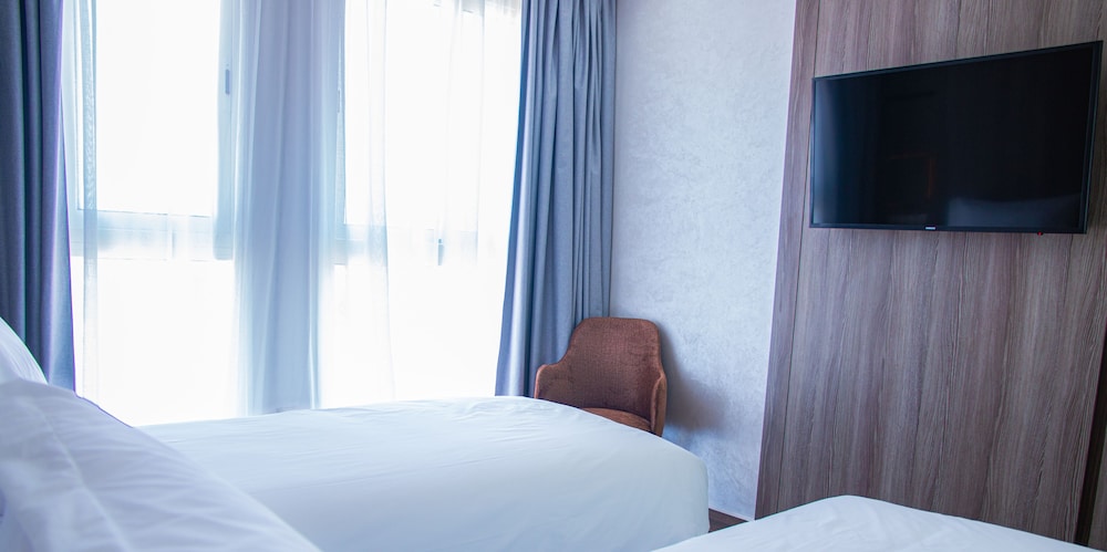 Standard Twin Room, 2 Twin Beds - Photo 8