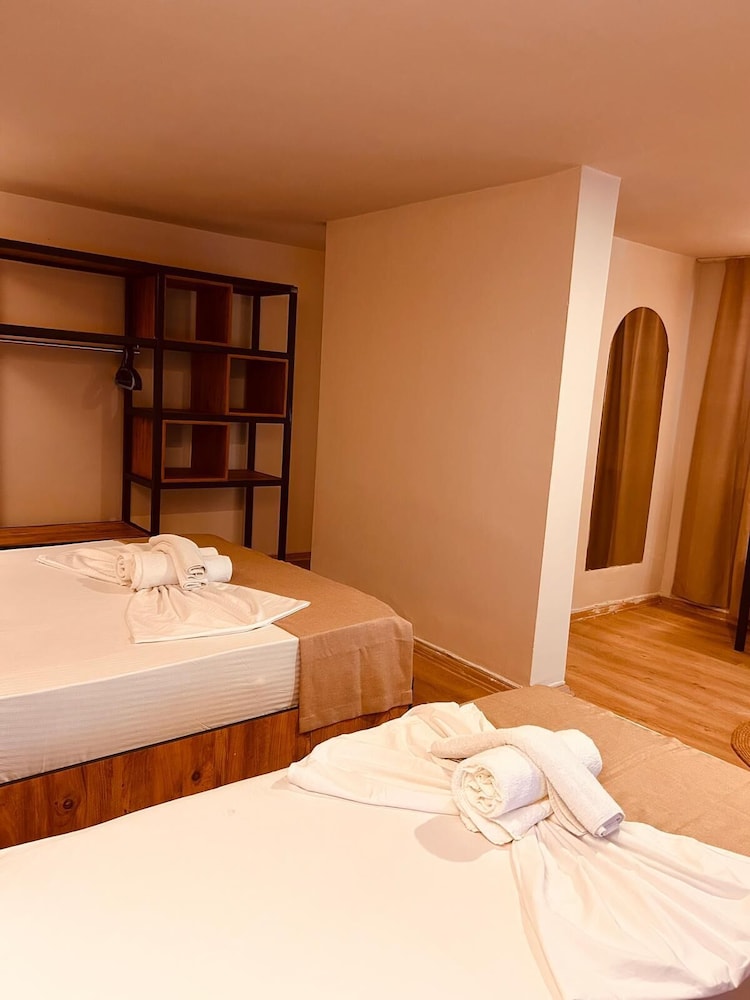 Basic Triple Room photo 3
