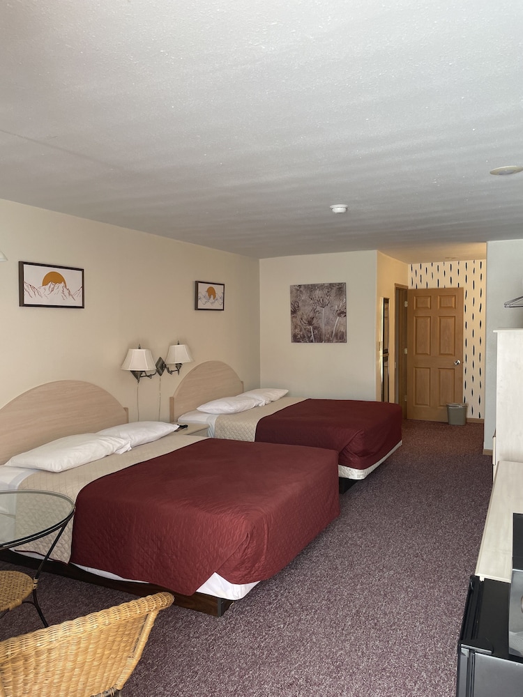 Deluxe Double Room, 2 Queen Beds, Mountain View