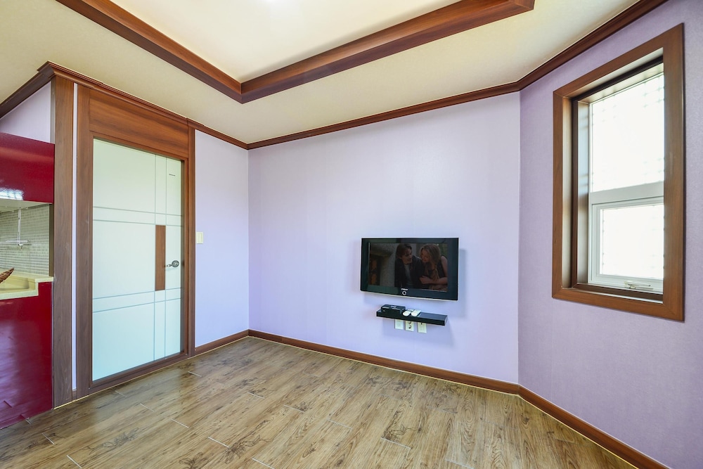 Basic Room, 1 Bedroom (Geumnanghwa ( F2 )) photo 3