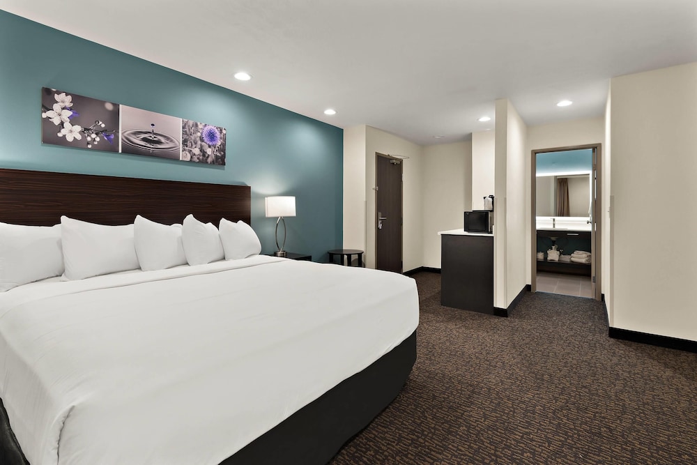 Suite, Multiple Beds, Non Smoking (Upgrade) photo 3