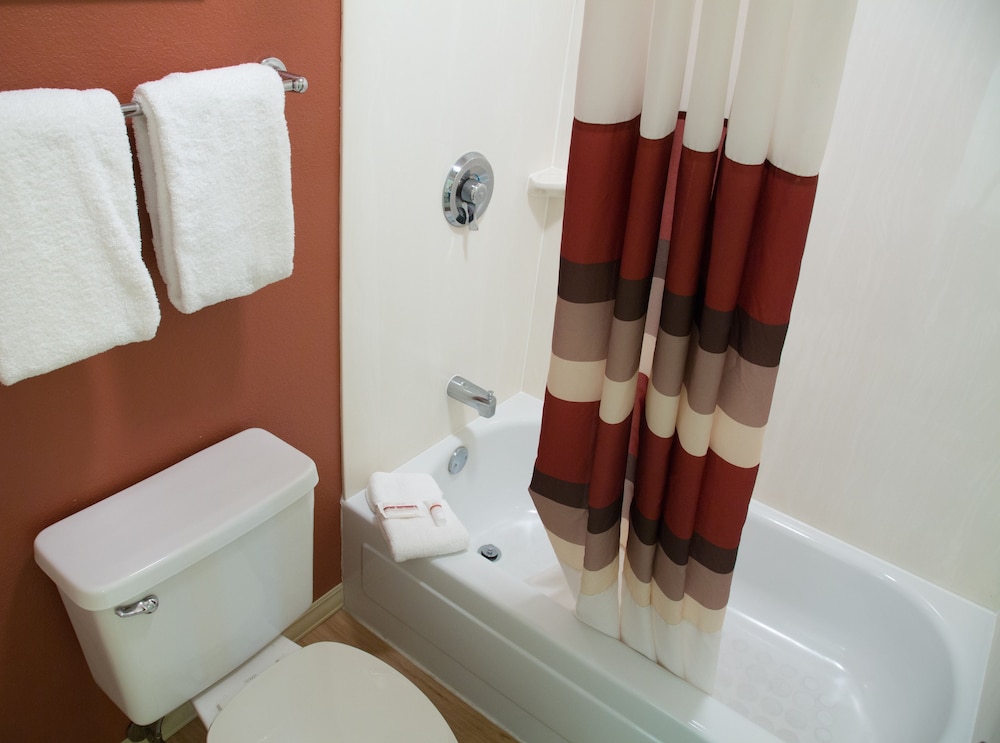Deluxe Room, 2 Queen Beds, Non Smoking - Photo 8