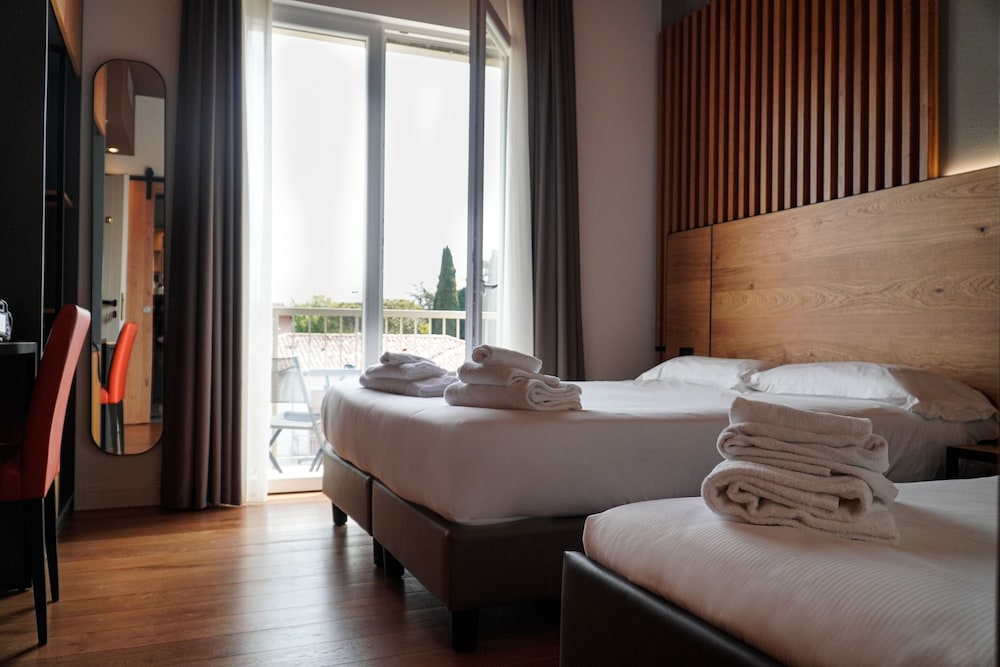 Standard Triple Room, 1 Bedroom - Photo 3