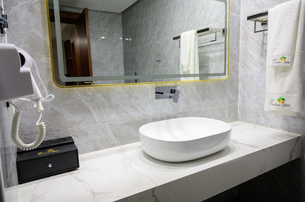 Executive Suite - Photo 5