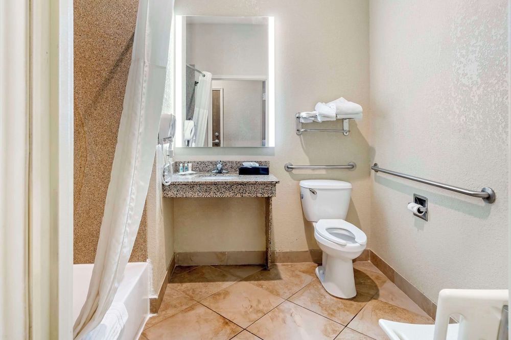 Suite, 1 King Bed with Sofa bed, Accessible, Non Smoking (Accessible Tub) - Photo 2