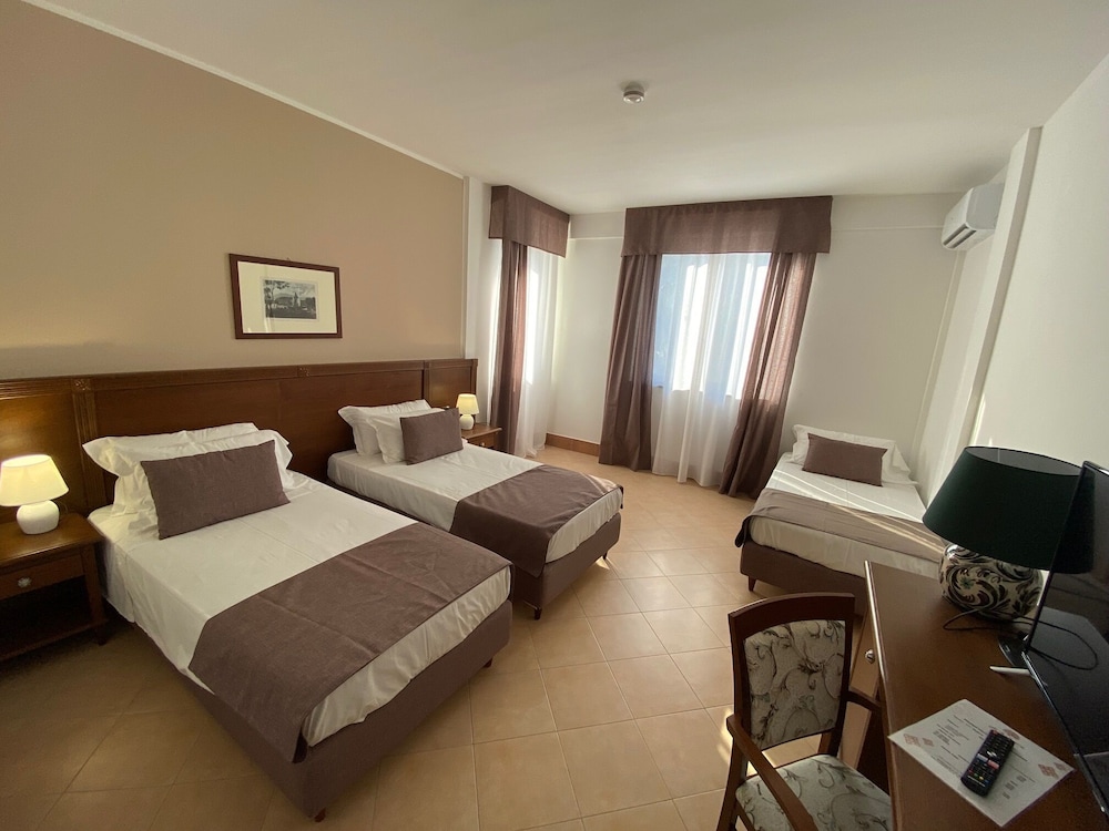 Standard Triple Room - Photo 1