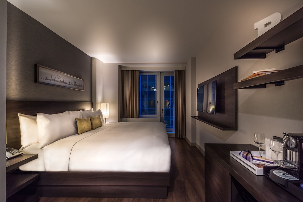 Room, 1 King Bed, Balcony, Corner