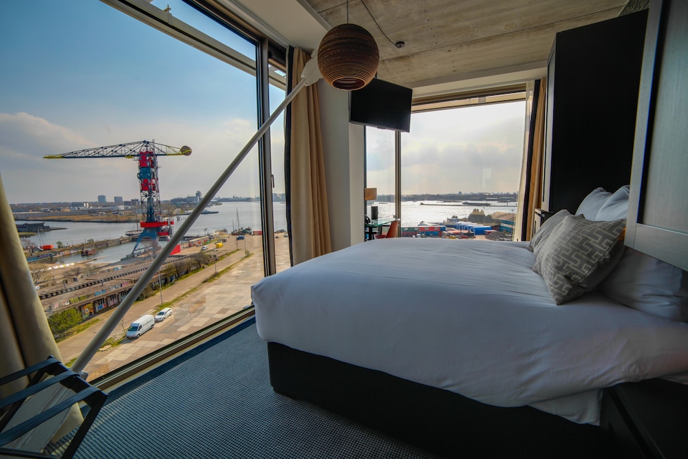 Superior Room, 1 Queen Bed, Non Smoking (Water View)