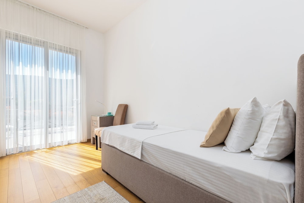 Apartment, 2 Bedrooms - Photo 1