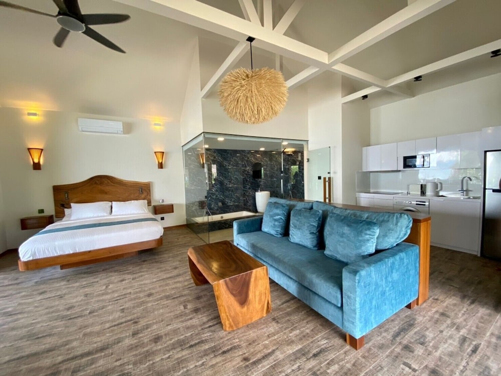 Beachfront 1 bedroom Villa - Photo 1