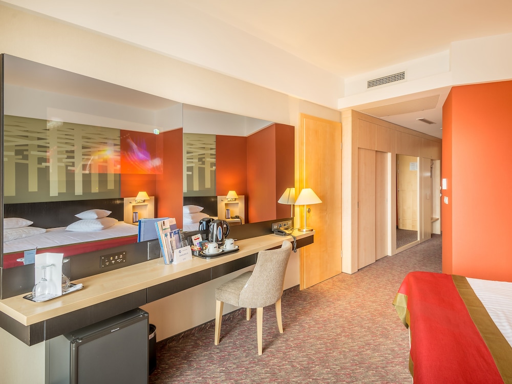 Deluxe Double or Twin Room, Lake View photo 2