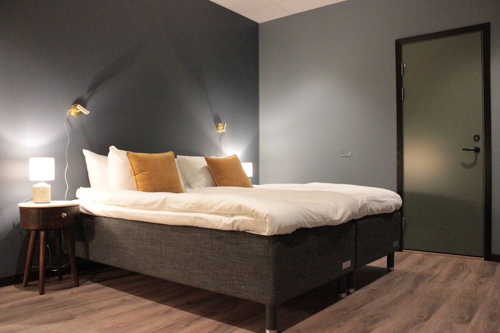 Double Room, No Windows
