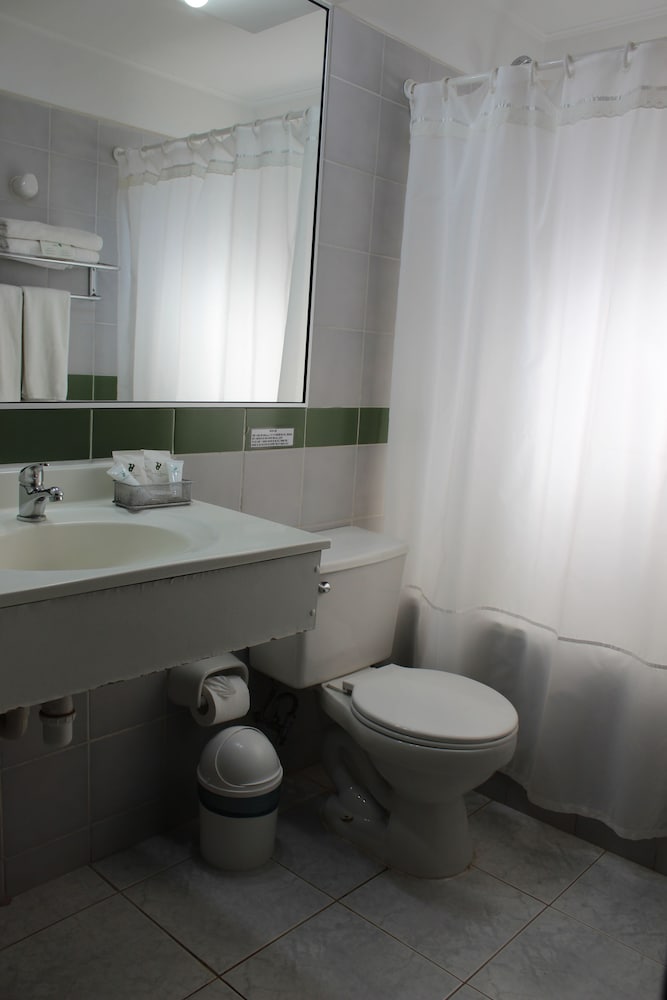 Standard Twin Room - Photo 8